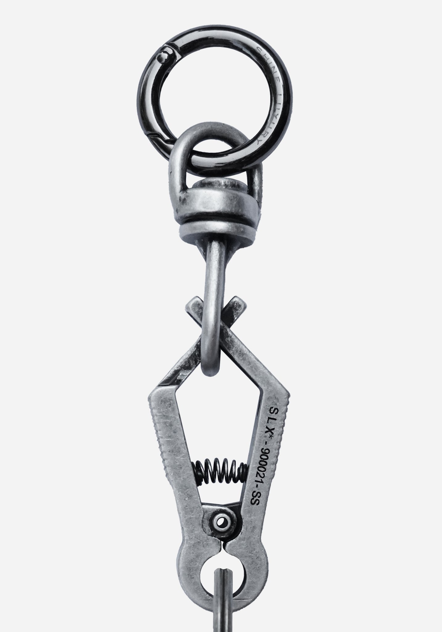 “GOTHEMA”  UTILITY METHACROSS KEYCHAIN